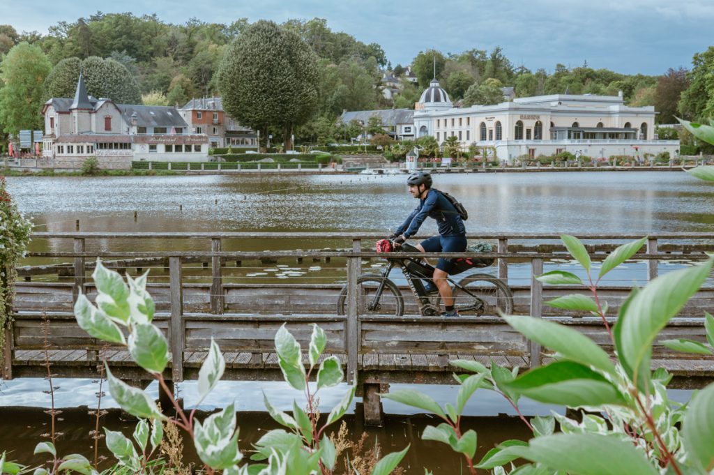 Un homme en VTT sur l