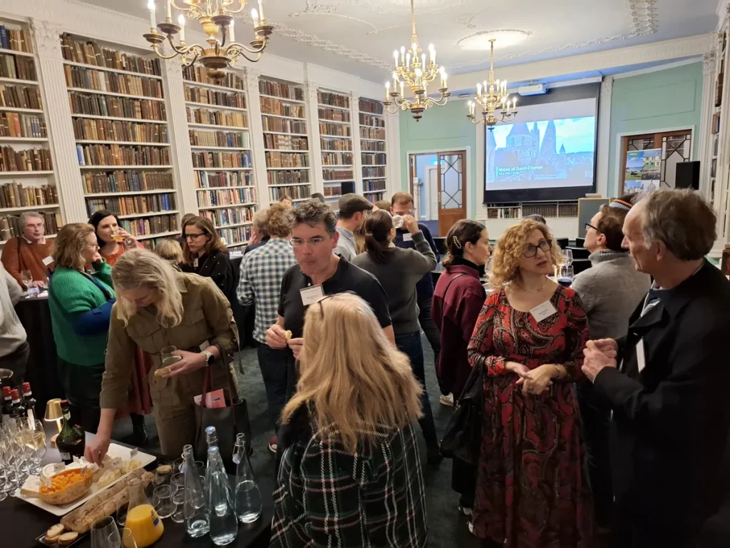 Conférence de presse de Normandie Tourisme à la Royal Institution de Londres avec journalistes et influenceurs britanniques