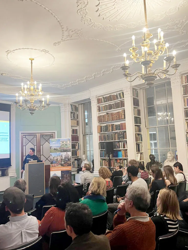 Conférence de presse de Normandie Tourisme à la Royal Institution de Londres avec journalistes et influenceurs britanniques