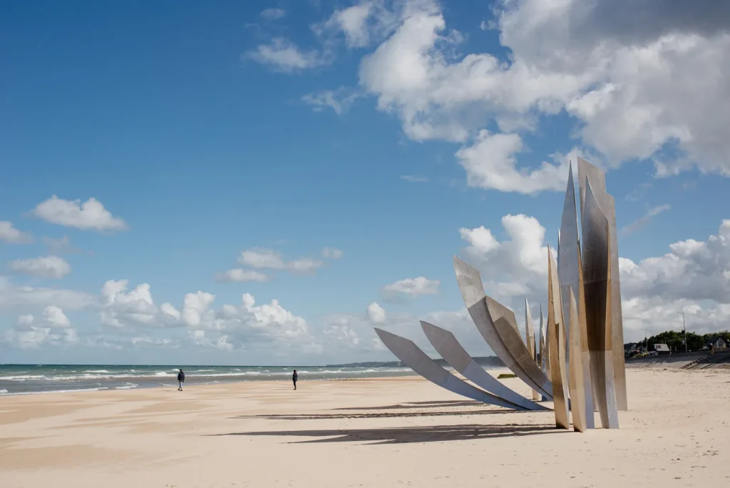 Monument Les Braves (sculpteur Anilore Banon), Omaha Beach