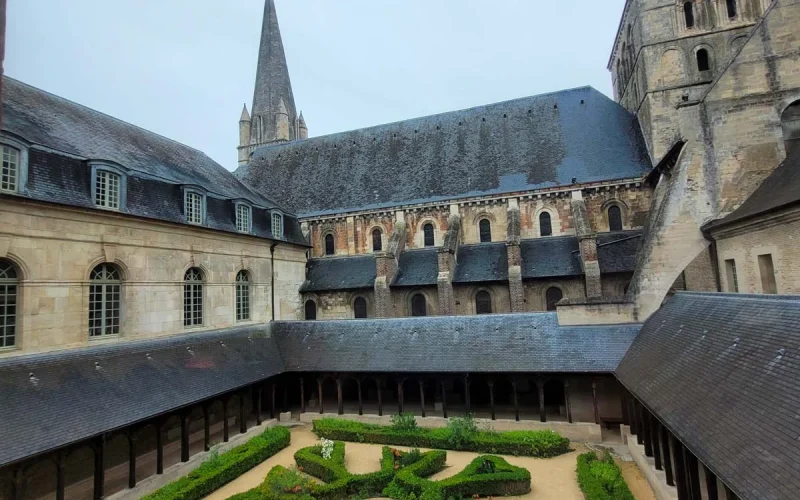 Les partenaires de la destination Normandie Médiévale en éductour à l’Abbaye de Montivilliers