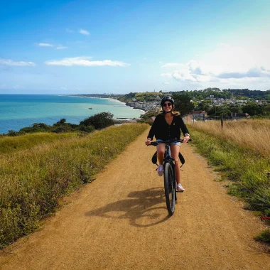 Arromanches femme à vélo