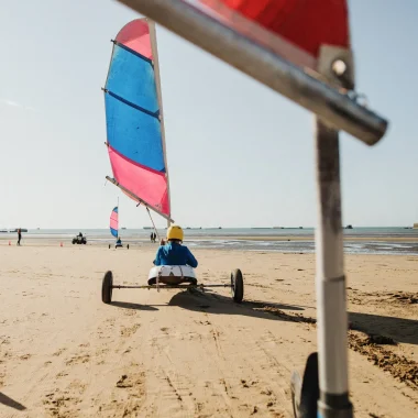 Char à voile sur la plage d'Asnelles