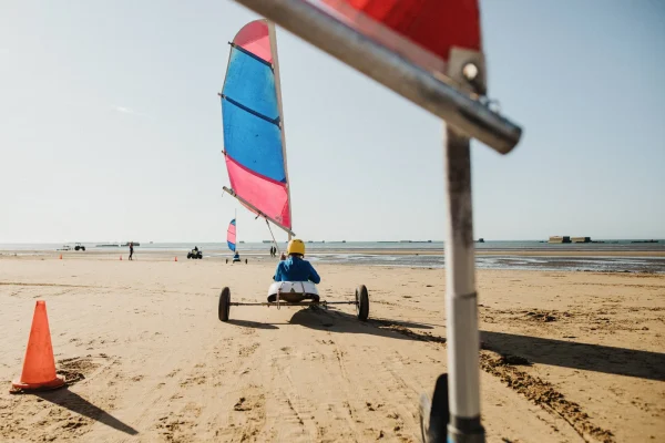 Char à voile sur la plage d'Asnelles