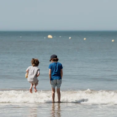 Enfants sur la plage de Trouville-sur-Mer