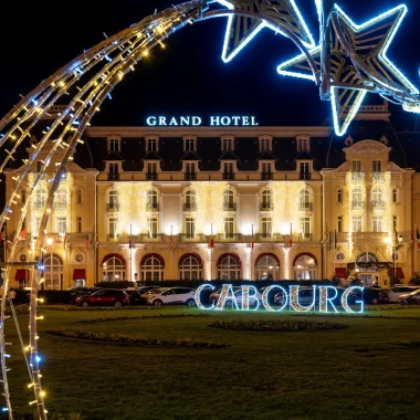 Illuminations de Noël, devant le grand hôtel de Cabourg