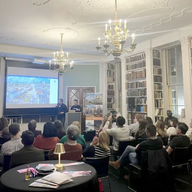 Conférence de presse de Normandie Tourisme à la Royal Institution de Londres avec journalistes et influenceurs britanniques