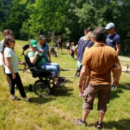 Une joelette en action en Suisse Normande